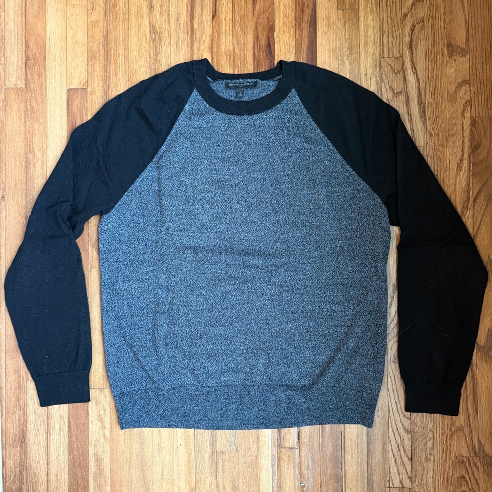 Banana Republic Men’s sweater size Large